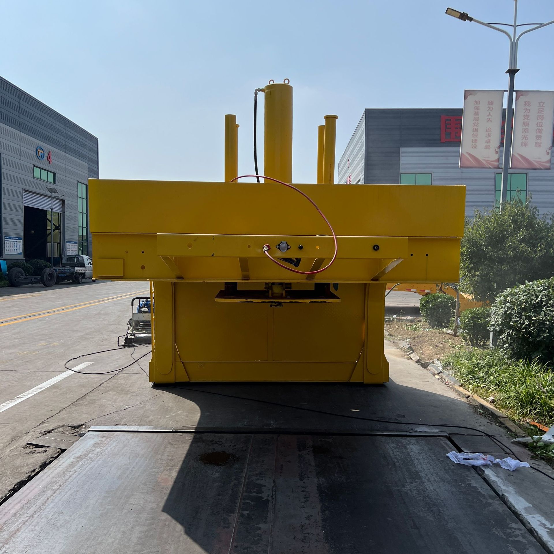 Manufacturer of Foreign Trade Sales and Transportation of Heavy Equipment Machinery Hydraulic Steering Goose Head Lift Lowering Flatbed Semi-Trailer Trailer