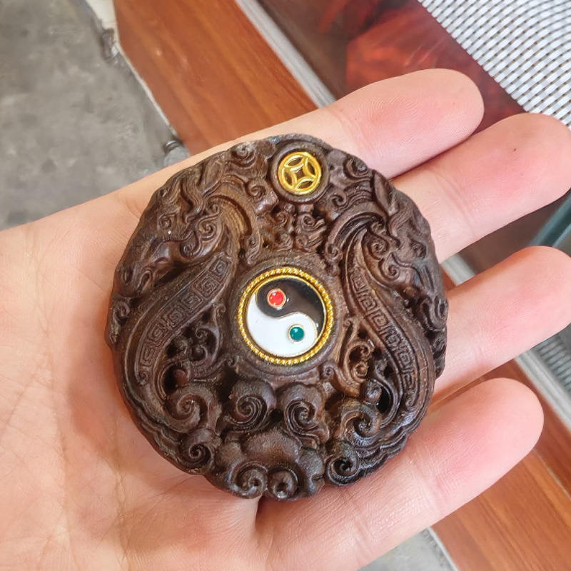 崖柏太极八卦吊坠镶嵌招财护身挂件文玩木质项链男女款礼物