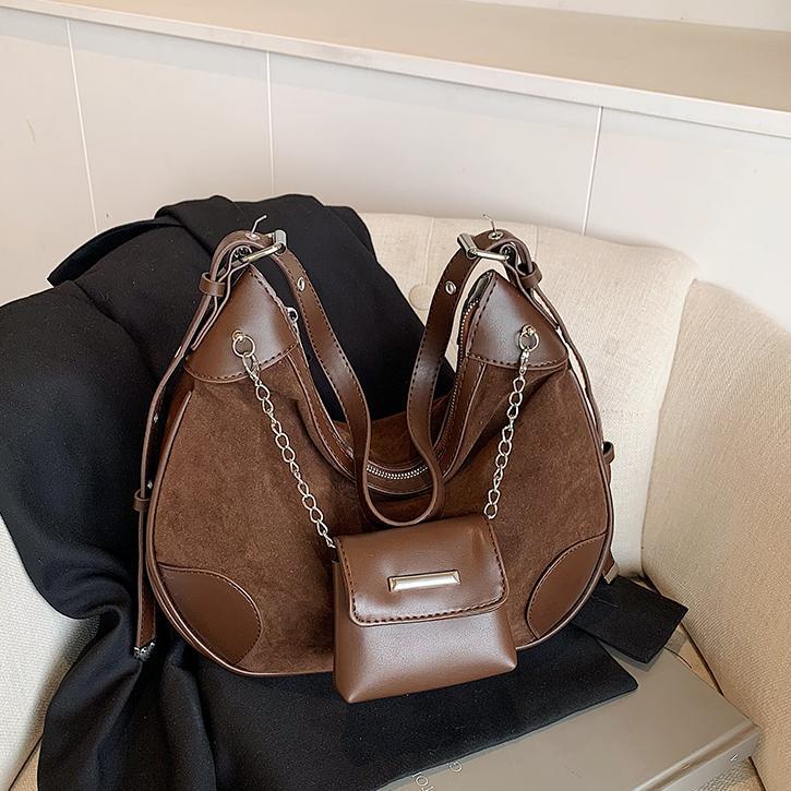 Otoño y invierno bolsas de cuero de gamuz mate para mujeres 2025 nuevas bolsas de brazo de hombro casuales versátiles bolsas de alta calidad de moda