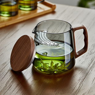 Crescent-Shaped Wooden Handle Glass Fair Cup Thickened Wholesale 2025 New High Borosilicate Tea Strainer Integrated Tea Brewing and Serving Set