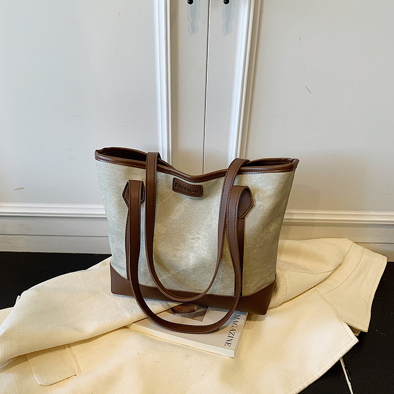 Bolsas de viaje de moda de gran capacidad de mujeres otoño 2025 nueva bolsa de hombro de estilo extranjero bolsas de mano universitarias