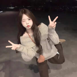 韩系一字肩镂空长袖软糯毛衣女2026秋季设计感宽松显瘦露肩小上衣