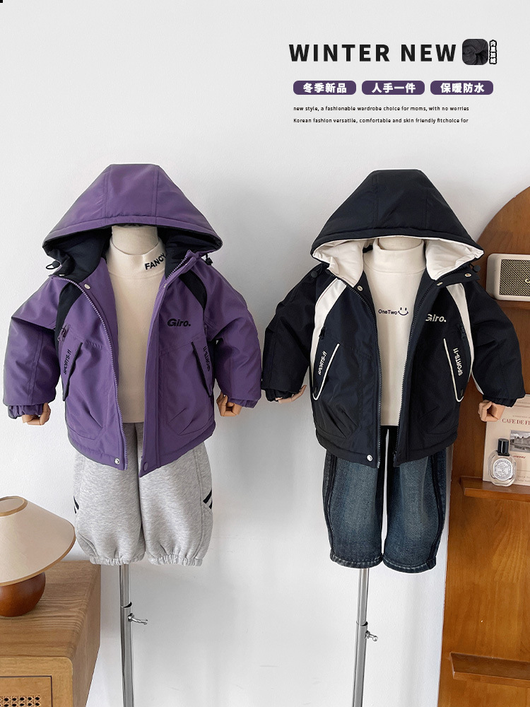 El valle del viento de invierno 2025 nueva ropa infantil guapo color combinación grueso chaqueta de asalto para niños otoño invierno chaqueta con capuzas