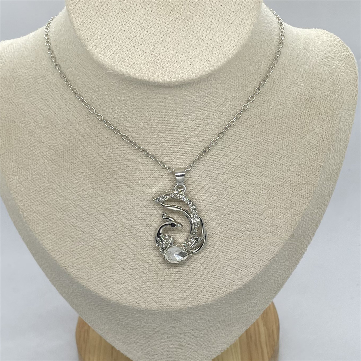 Vendita calda semplice e bella collana con ciondolo elegante a forma di fenice in cristallo bianco, gioielli da donna alla moda_voghion.com