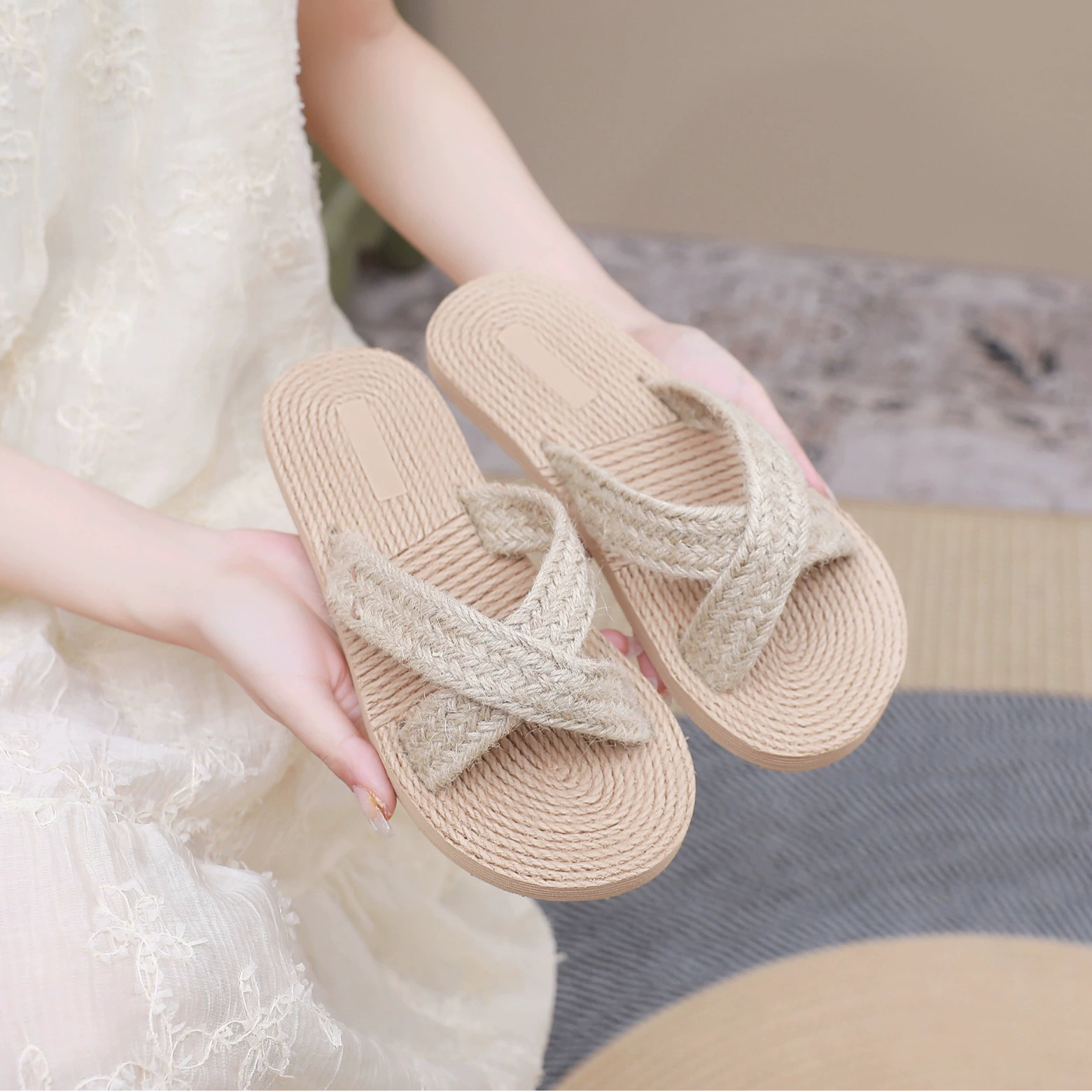 Женские тапочки в стиле Chanel, новые летние тапочки с перекрестными ремешками, женская верхняя одежда, пляжная обувь на плоской подошве, обувь в стиле Юго-Восточной Азии