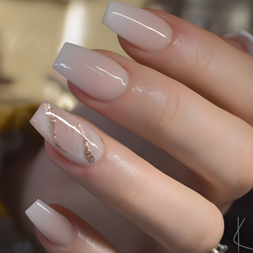 Uñas postizas cortas para primavera y verano, color nude con degradado de polvo dorado, manicura, 24 piezas, uñas postizas al por mayor