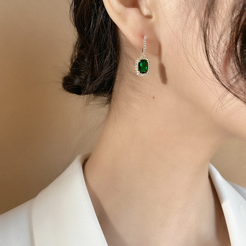 Fashion Simplicity Flashing Diamond Imitation Emerald Hypoallergenic Earrings display picture 13