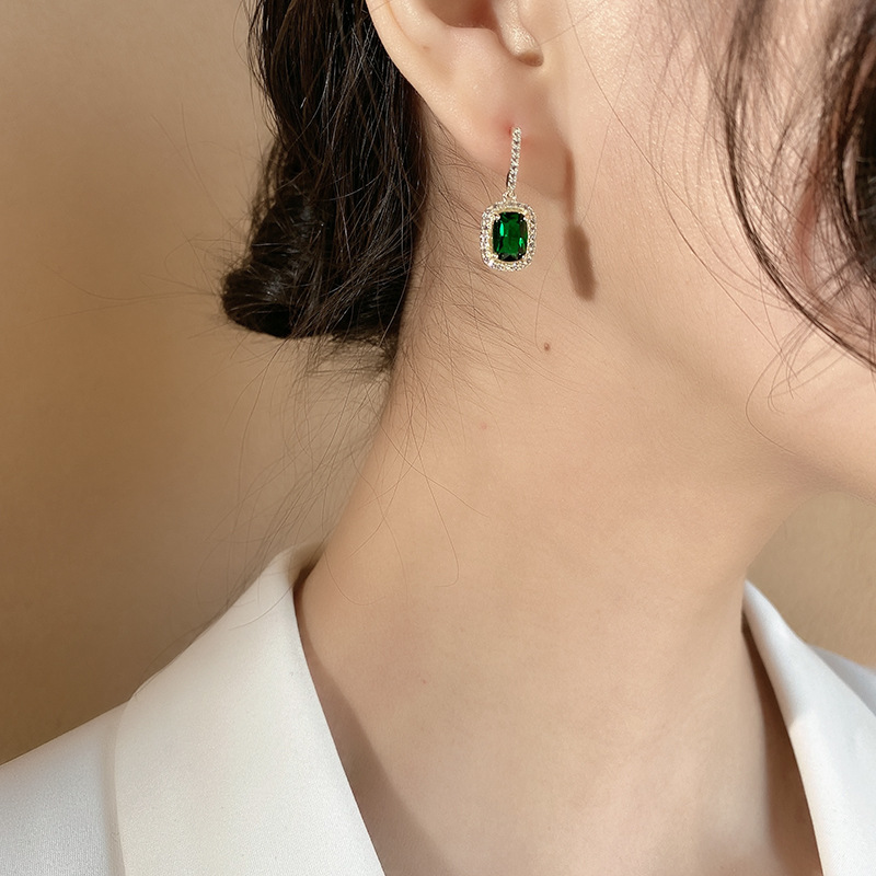 6g Weight Artificial Gemstones Inlay Material Earrings Classification Birthday, Festival Occasion Alloy Material Geometric Pattern Women'S Gender Plating Design White, Green Color Geometric Plating Alloy Artificial Gemstones Drop Earrings 无