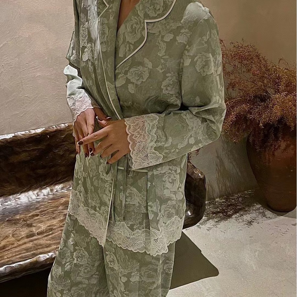 녹색 배경으로 모란