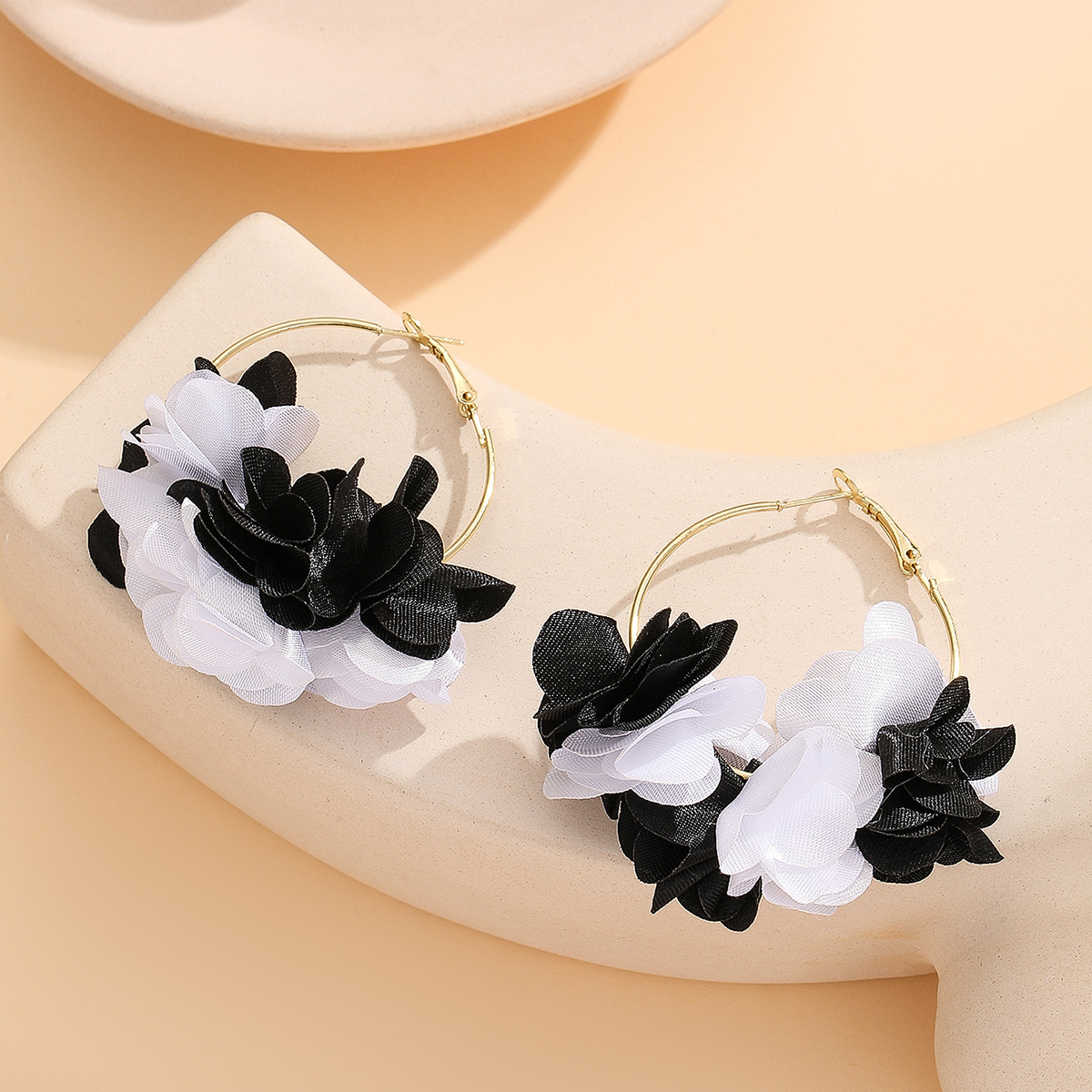 7g Weight Copper Ear Needle Material Earrings Classification 1 Pair Quantity Casual, Street, Shopping Occasion Flower Pattern All Seasons Season Women's Gender Vacation, Bohemian Style 1 Pair Vacation Bohemian Flower Cloth Earrings 7