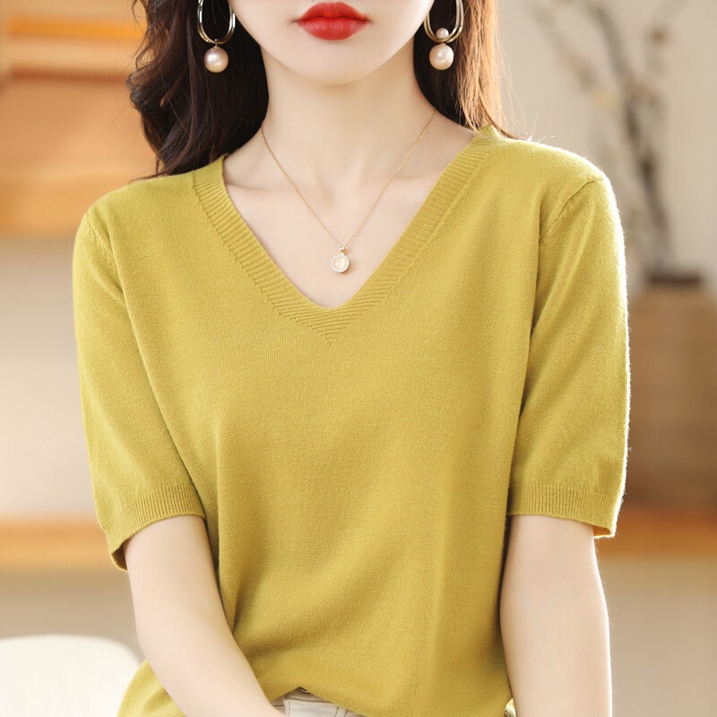 V-Neck Short-Sleeve Knit T-Shirt for Women, Pullover Short Style, Medium-Sleeve Thin Sweater, Versatile for Commuting, Three-Quarter Sleeve, Elegant Inner Wear