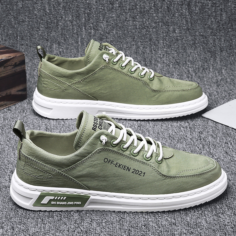 Zapatos de lona para hombre, zapatos de tela transpirable con efecto seda helada y antiolor para primavera, nuevos zapatos modernos y versátiles de hombre, sin cordones y de caña baja.