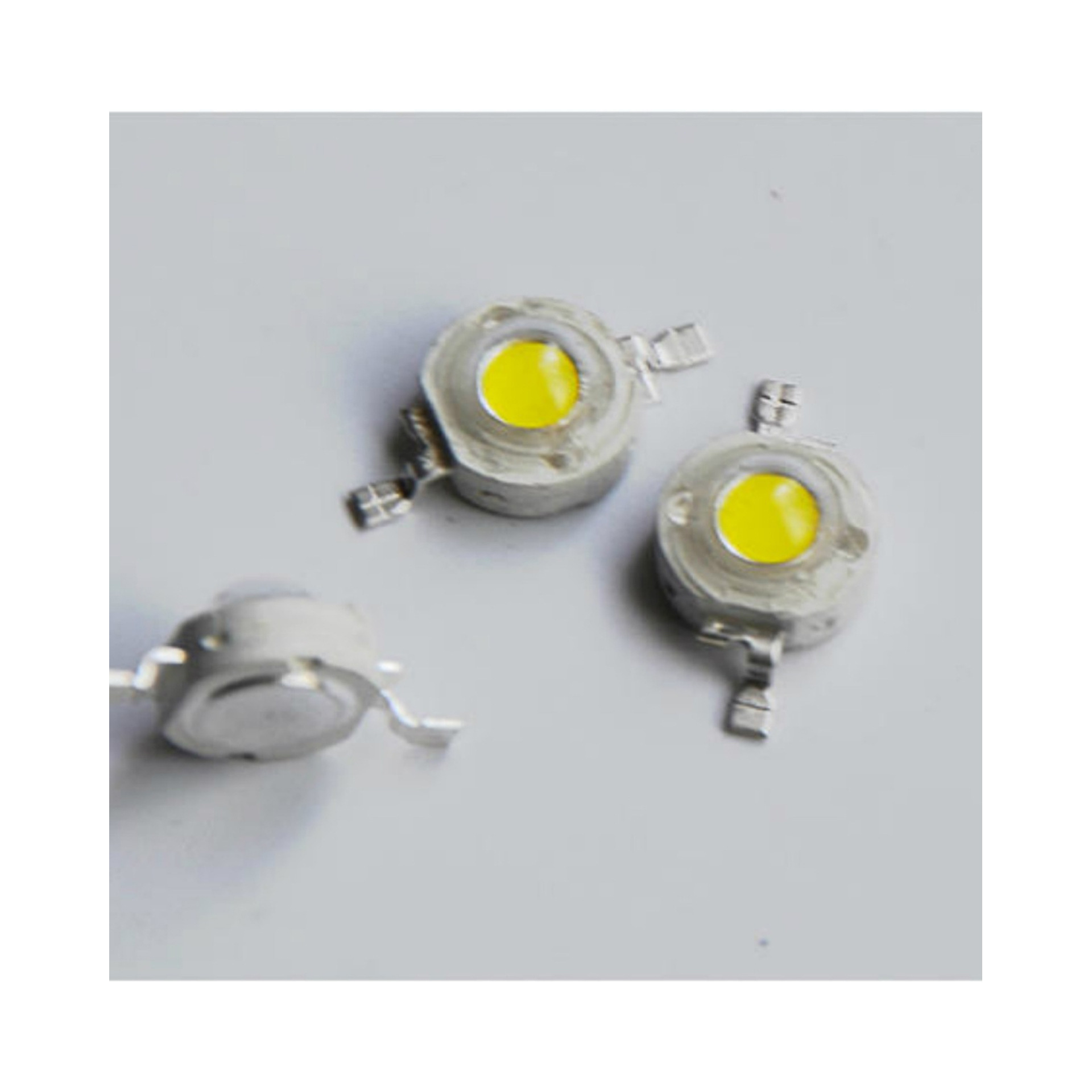 ��Ӧ1w/3w����led����  ɫ��2900-4000ů�׹� ��ͨ��140-200lm