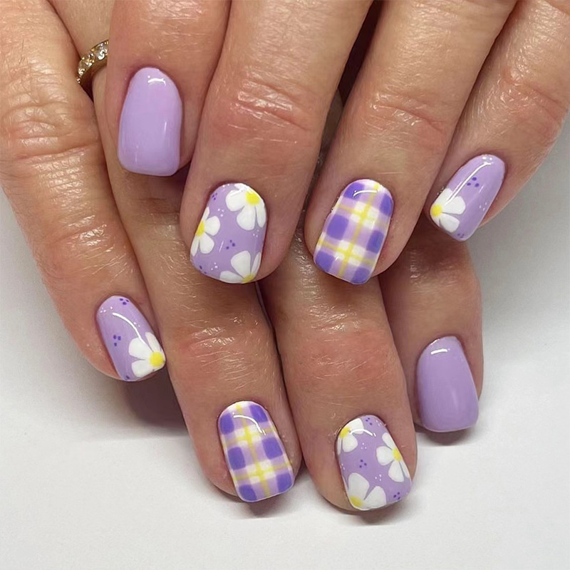 Short glossy square nail early spring plaid purple flowers summer fresh sweet ins wear nail detachable 24 pieces_voghion.com