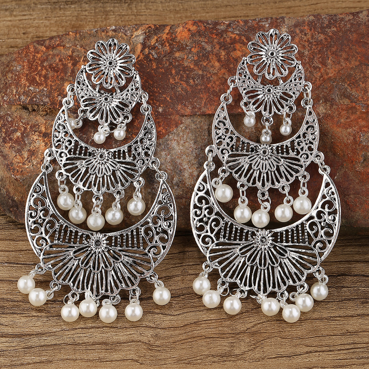 Wholesale Jewelry 1 Pair Ethnic Style Pearl Flower Alloy Chandelier Earrings display picture 4