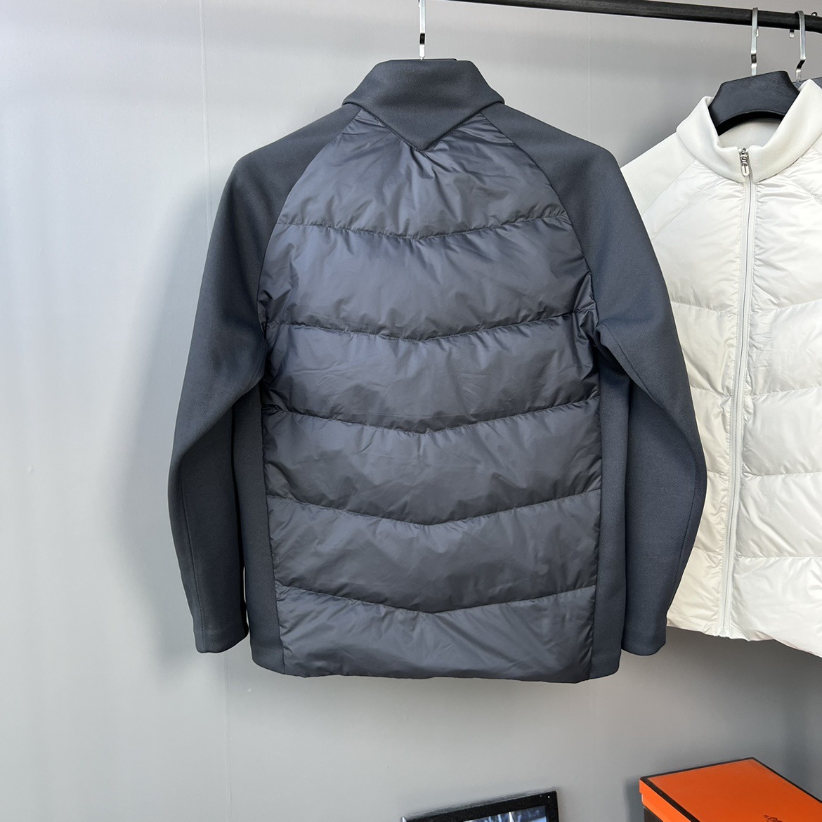 Men's Water-resistant White Duck Down Jacket With Stand Collar_voghion.com