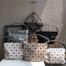 2025新款法棍腋下包夏季休闲百搭通勤包几何菱格大容量手拎女包