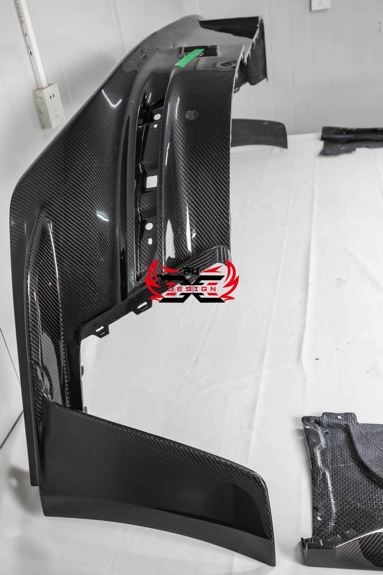 Suitable for Porsche 911 992 GT3RS original dry carbon fiber modification kit, front, middle, rear lip and side skirts