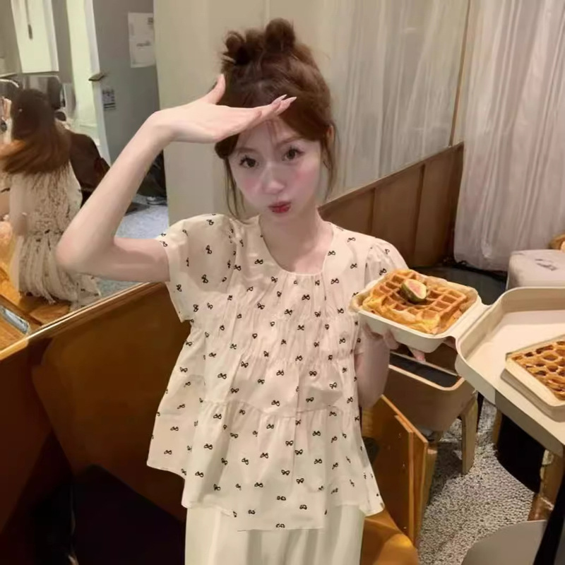 Bow Printed Round Neck Short-sleeved Shirt for Women Summer New Loose Slimming Look Design Pleated Chic Sweet Top