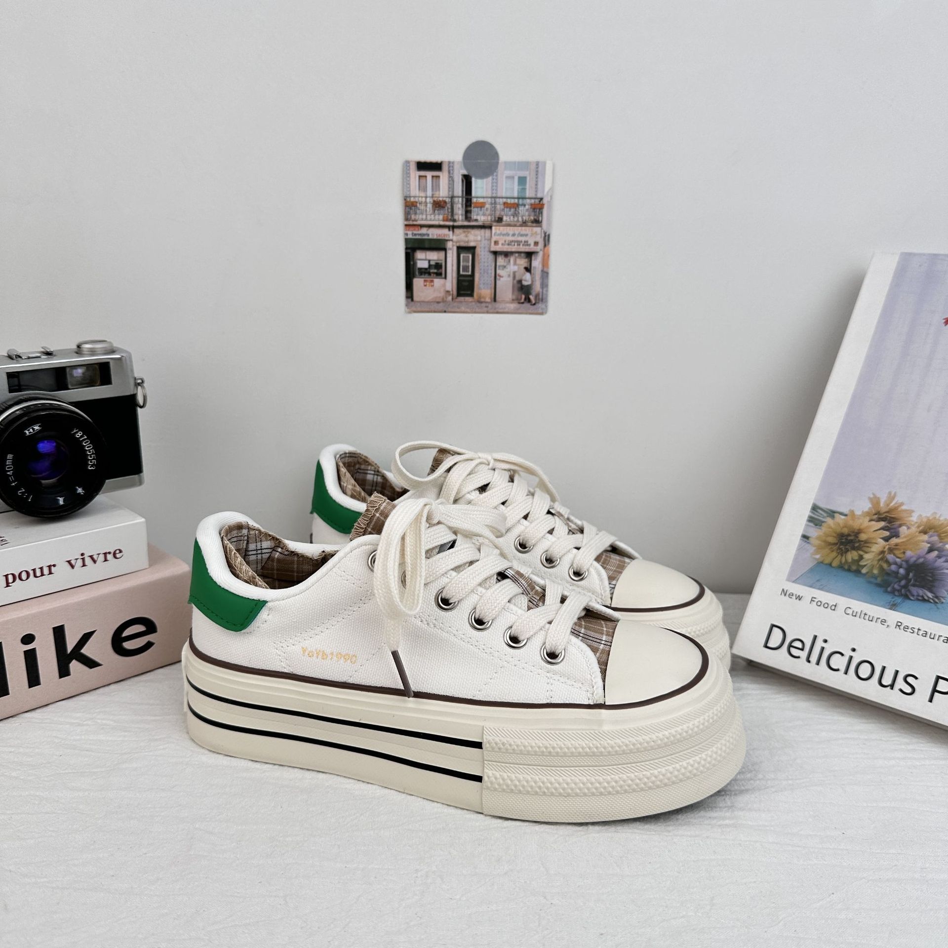 Zapatos de lona de suela gruesa de mujeres Yuanbo 2025 nuevos zapatos de verano transpirables pequeños zapatos blancos casuales a cuadrícula