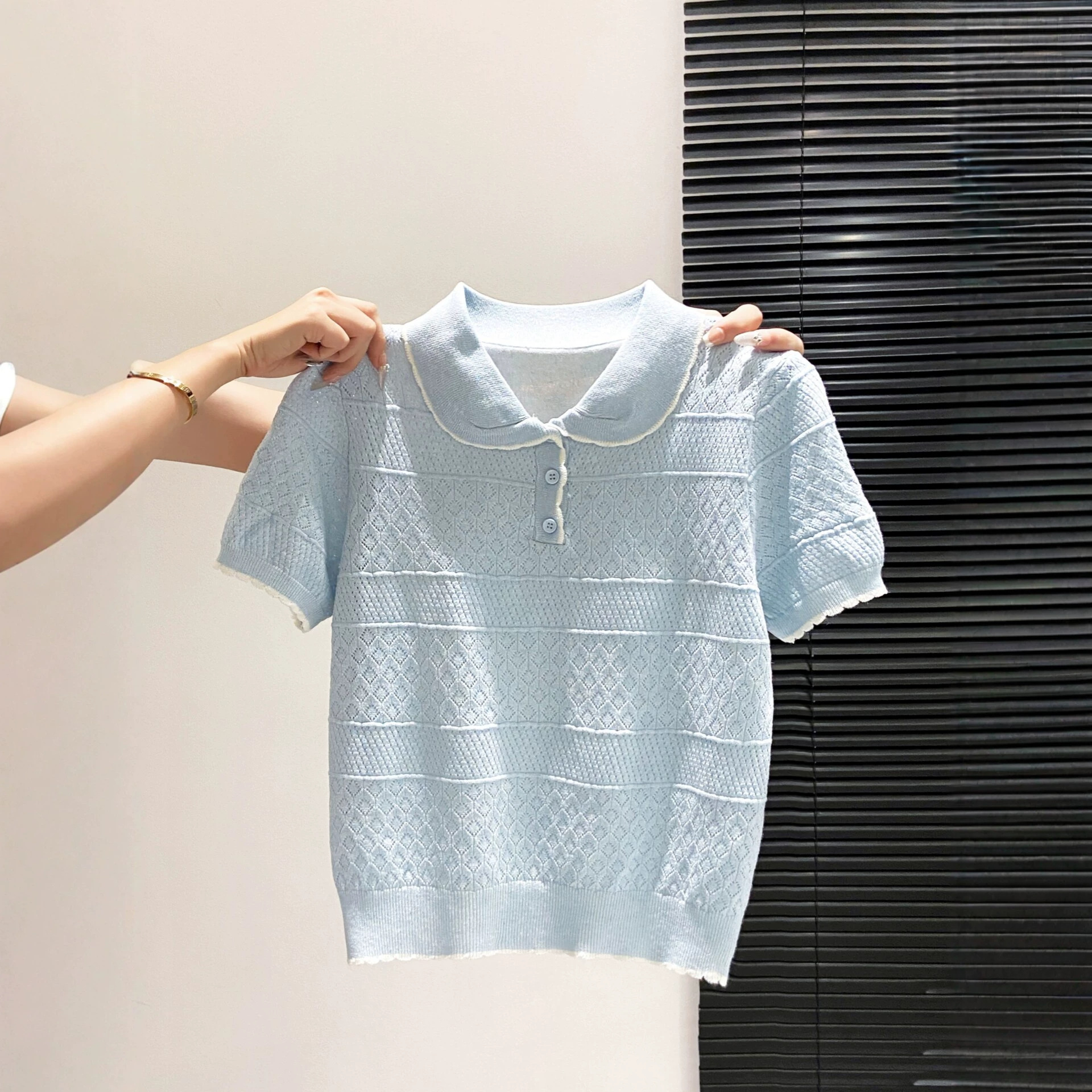 Áo thun tay ngắn dệt kim họa tiết rỗng phong cách thời trang — xanh lam