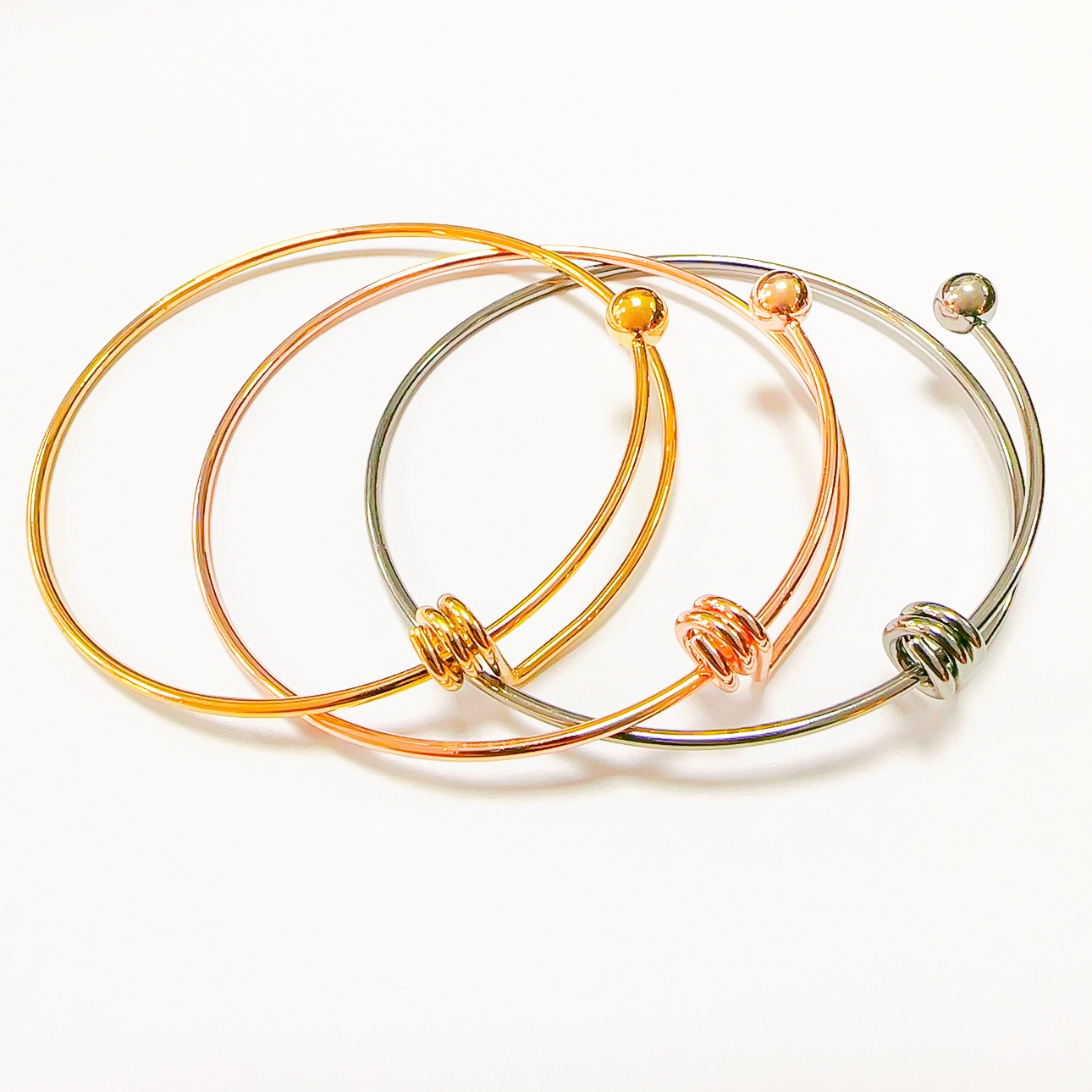 Pulsera push-pull de actividad de una sola cuenta transfronteriza europea y americana Pulsera de bricolaje Alambre de acero push-pull telescópico ajustable Pulsera de acero de titanio para mujer