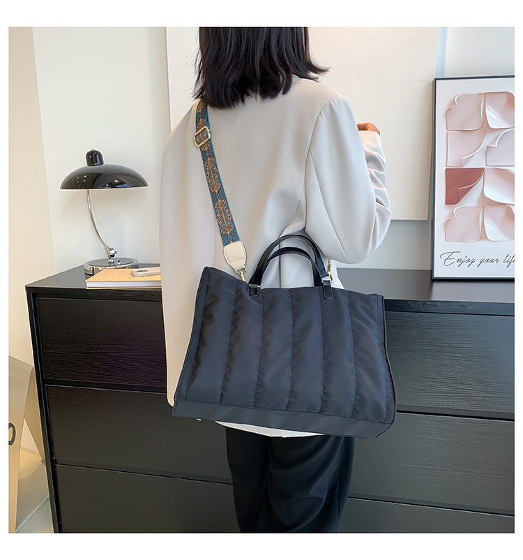 Single Shoulder Strap Strap Type Women's Medium Nylon Solid Color Streetwear Zipper Tote Bag