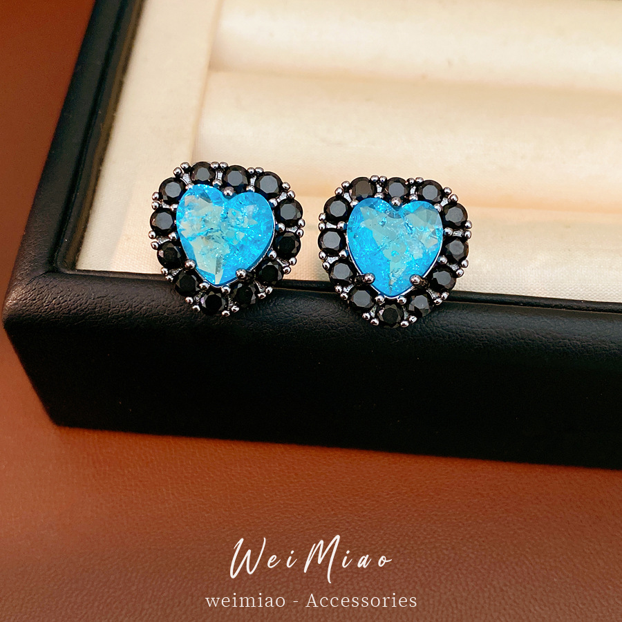 Aguja de plata Zircon amor pendientes de estilo dulce y fresco estilo de nicho de moda aretes ligeros de lujo alta sensación de aretes al por mayor
