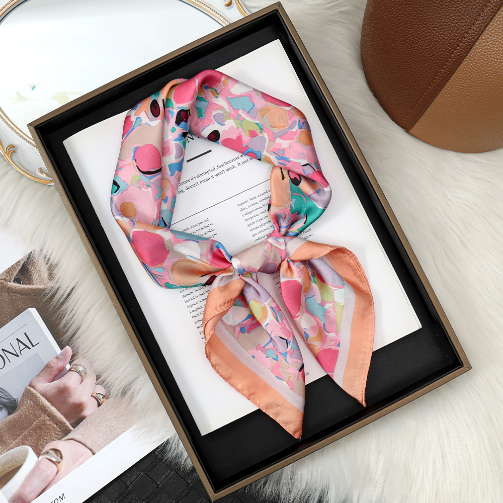 Niñas japonesas 70 pañuelos de seda de imitación pañuelos de seda de vitalidad diaria para usar pañuelos cuadrados de cuello de todo fósforo de reducción de edad de moda al por mayor