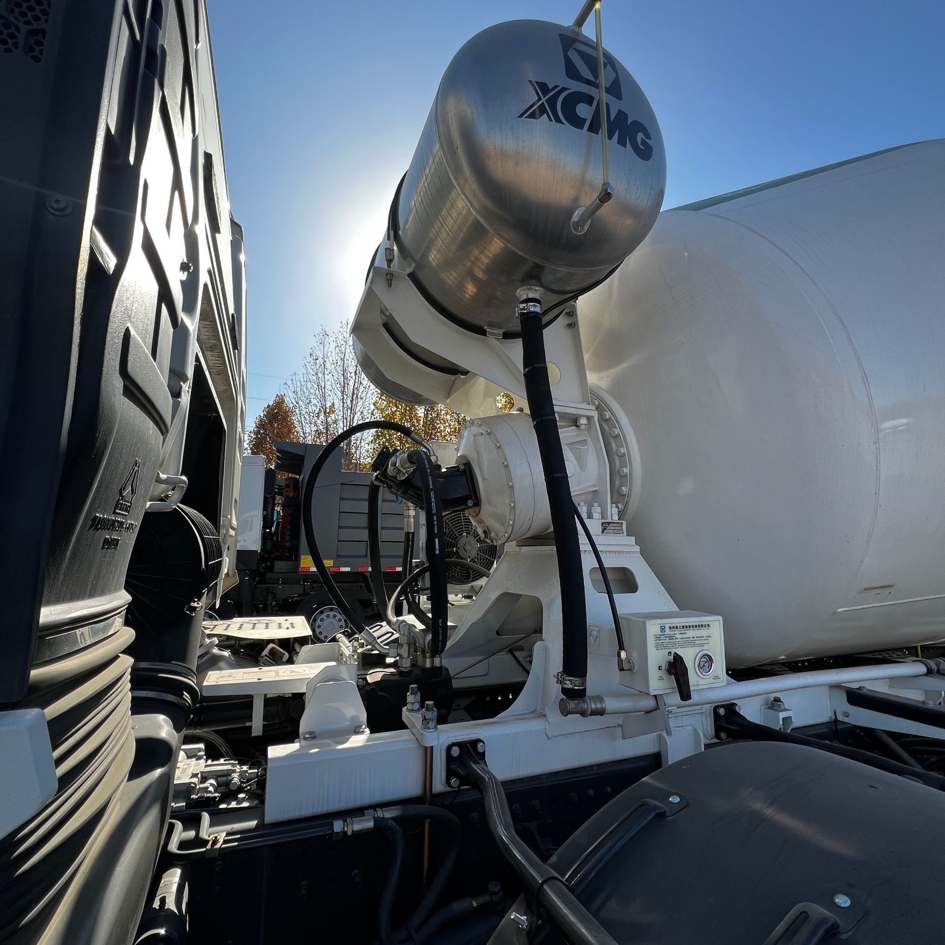 Howo Cross-Border Export Semi-Trailer Bulk Cement Tank Ash Tanker Mortar Concrete Transport Mixing Tank