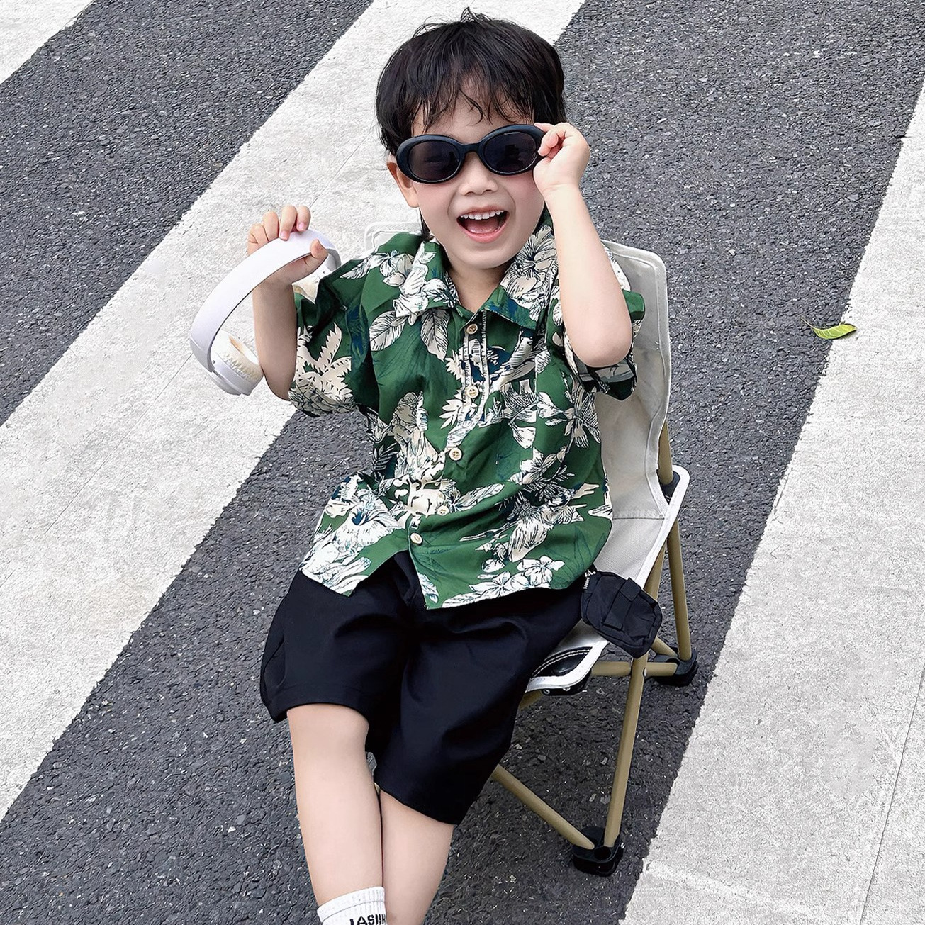 Boys' short-sleeved floral shirt, beach vacation style, summer thin jacket for baby boys and children.