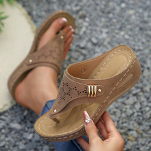 2025外贸夏季新款女士厚底坡跟夹趾拖鞋跨境大码休闲夏季沙滩鞋女