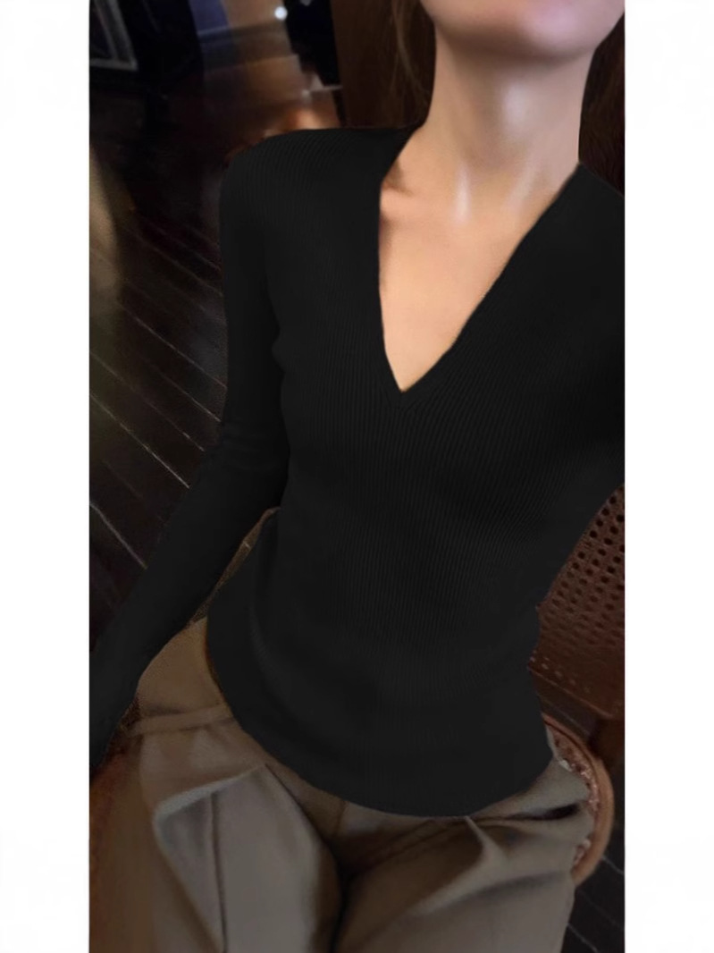 優しい風の純色のvネックのニットの女性の2024秋冬の新型の修身はやせている内に長袖の底のシャツのセーターを掛けます。