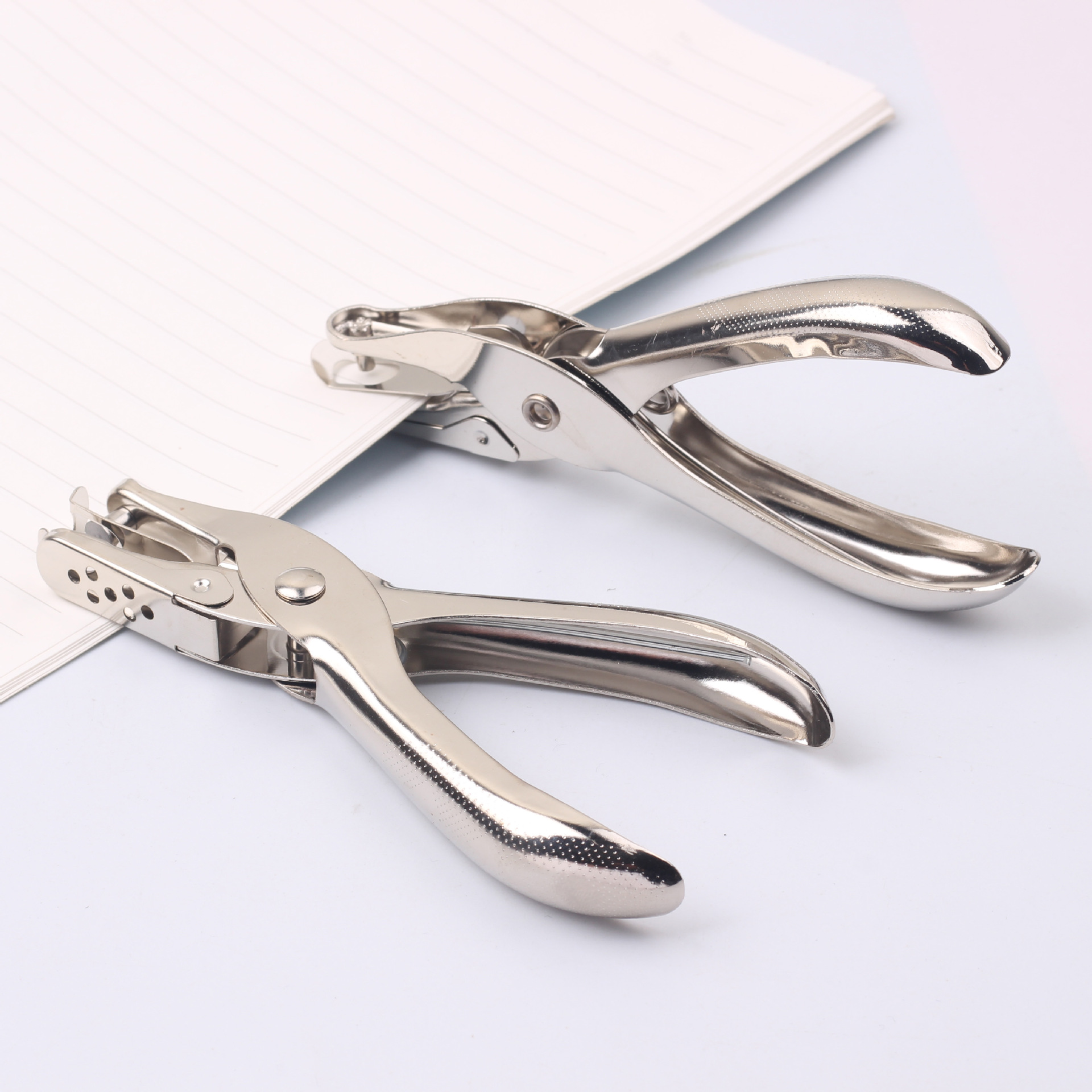 Handheld Metal Stationery Punch with 6mm Round Hole Diameter, Hole Puncher for Paper, Single-Hole Puncher for Bead Art