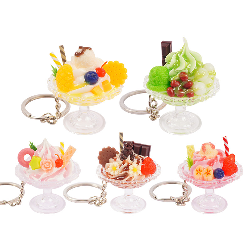 Lindo llavero de helado de simulación, divertido juego de comida hecha a mano, colgante de taza de hielo, colgante de bolsa de pareja de estudiantes de máquina de garras