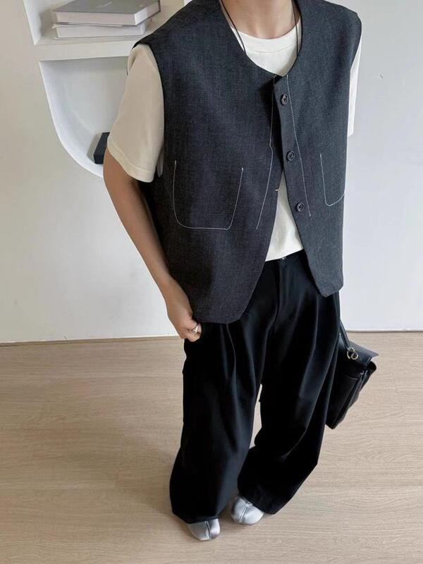 Sleeveless suit vest with visible seams, 2026 spring/autumn new European style, minimalist design, casual and versatile short jacket Sleeveless suit vest with visible seams, 2026 spring/autumn new European style, minimalist design, casual and versatile short jacket