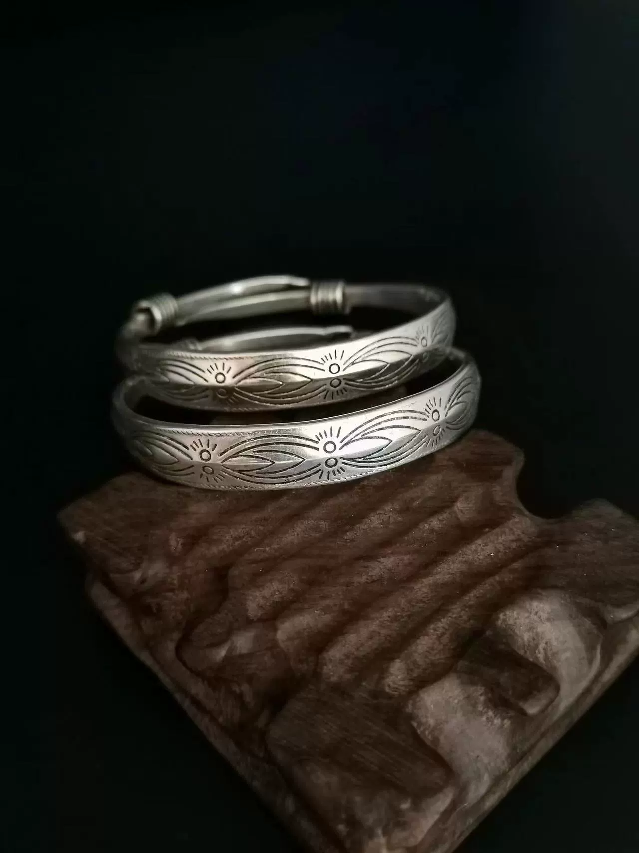 Retro ethnic silver bracelet, vintage Miao/Tibetan style, handcrafted motifs, 40 g