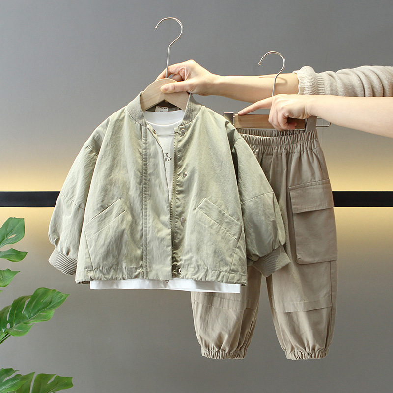 7682 Traje de primavera y otoño de estilo occidental para niños 2025 Nuevo estilo para niños Chaqueta de uniforme de béisbol coreano Primavera Traje de tres piezas