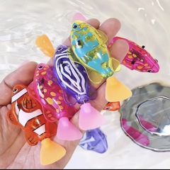 夏の赤ちゃんのお風呂のおもちゃ魔法の光誘導水泳魚は水泳シミュレーション電気電子シミュレーション魚