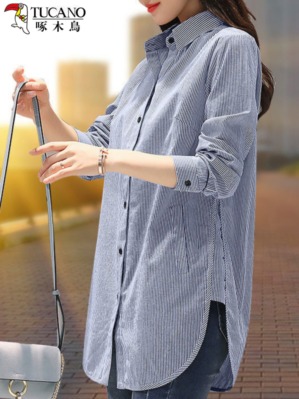 啄木鸟条纹衬衫女士中长款衬衣春秋装2025新款中老年妈妈春装外套