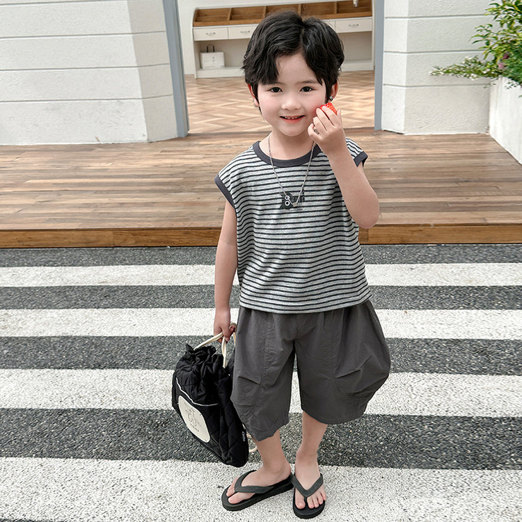 8078 traje de chaleco sin mangas de verano para niños 2025 nueva versión coreana para niños de dos piezas ropa de verano para bebés de moda
