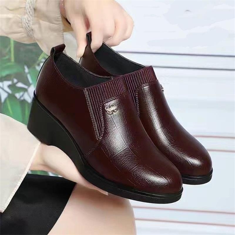 Non-slip women's fashionable shoes made of soft leather wedge heel