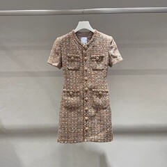 ハイエンドの軽い高級小さな香りのドレスの女性の秋服 2025 新しいスタイルのハイエンドの気質の女性のカジュアルスリムスカート