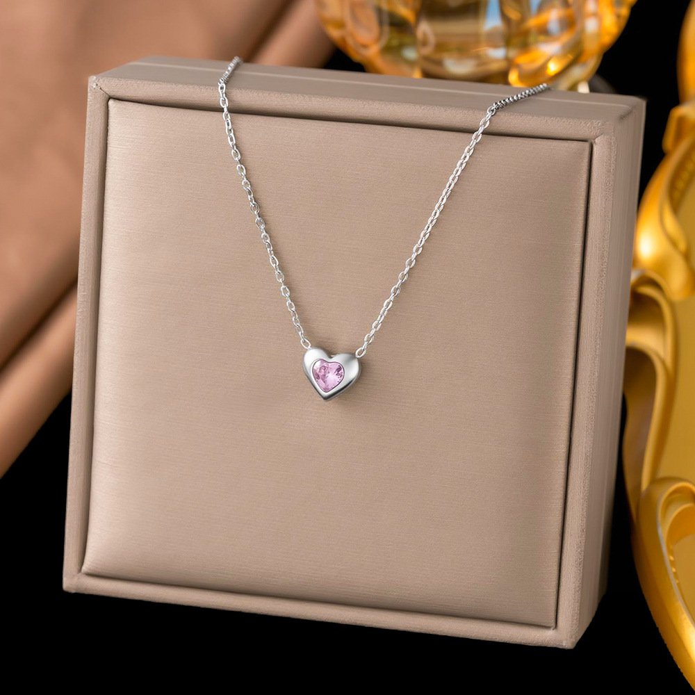 [collar de acero de titanio dorado + acero] collar de amor de nicho con cadena de clavícula avanzada en la moda de lujo ligero femenino