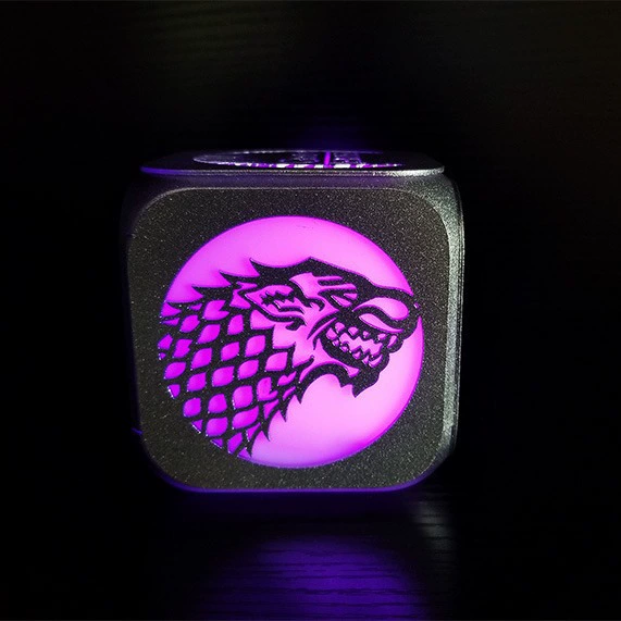 Энергетическая игра Stark Family Hui Wolf креативный светодиодный маленький будильник LED свет свет электронные часы