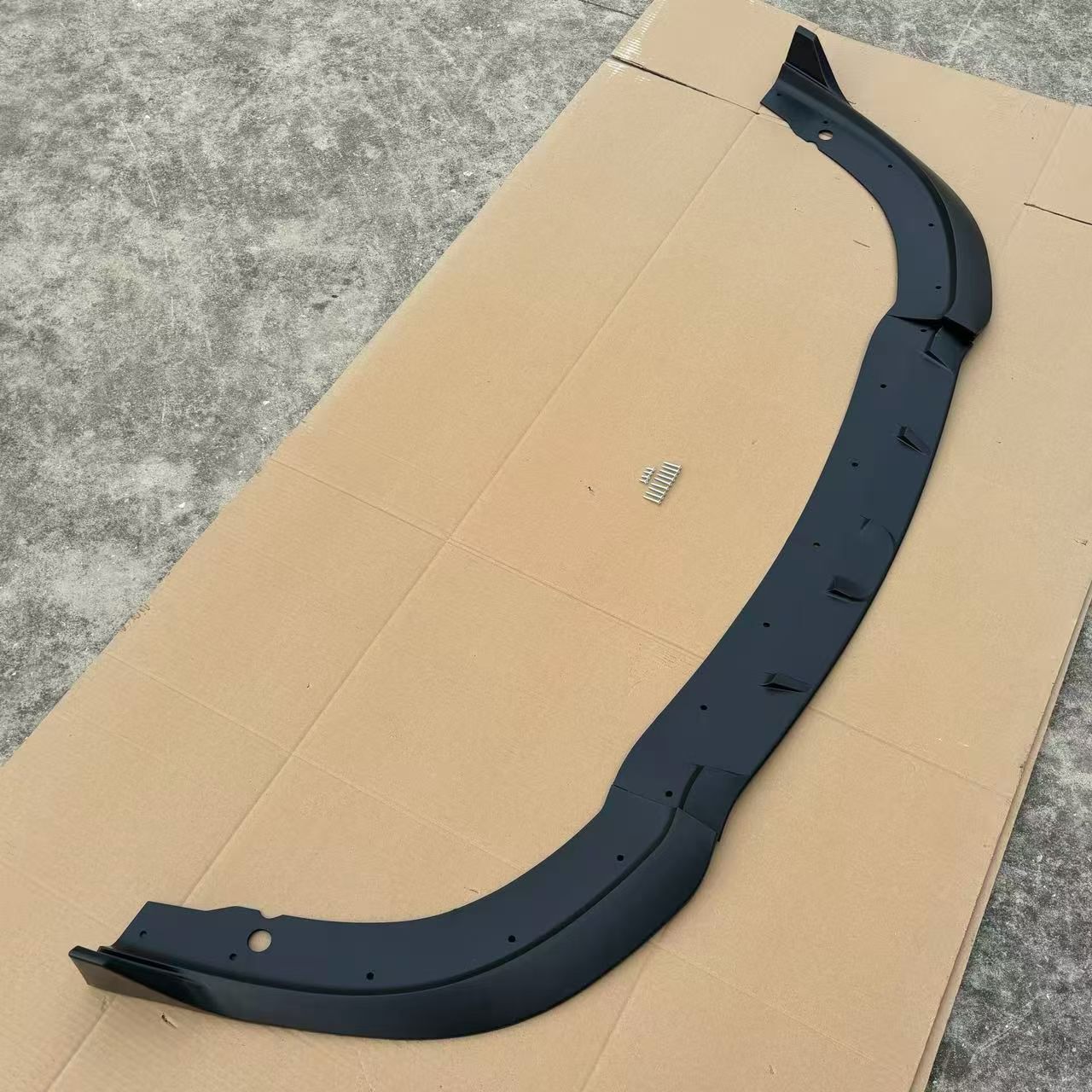 Suitable for 2015-2023 Chrysler 300C Srt Three-Section Front Lip and Front Spoiler in Glossy Black Carbon Pattern, Modified Small Body Kit