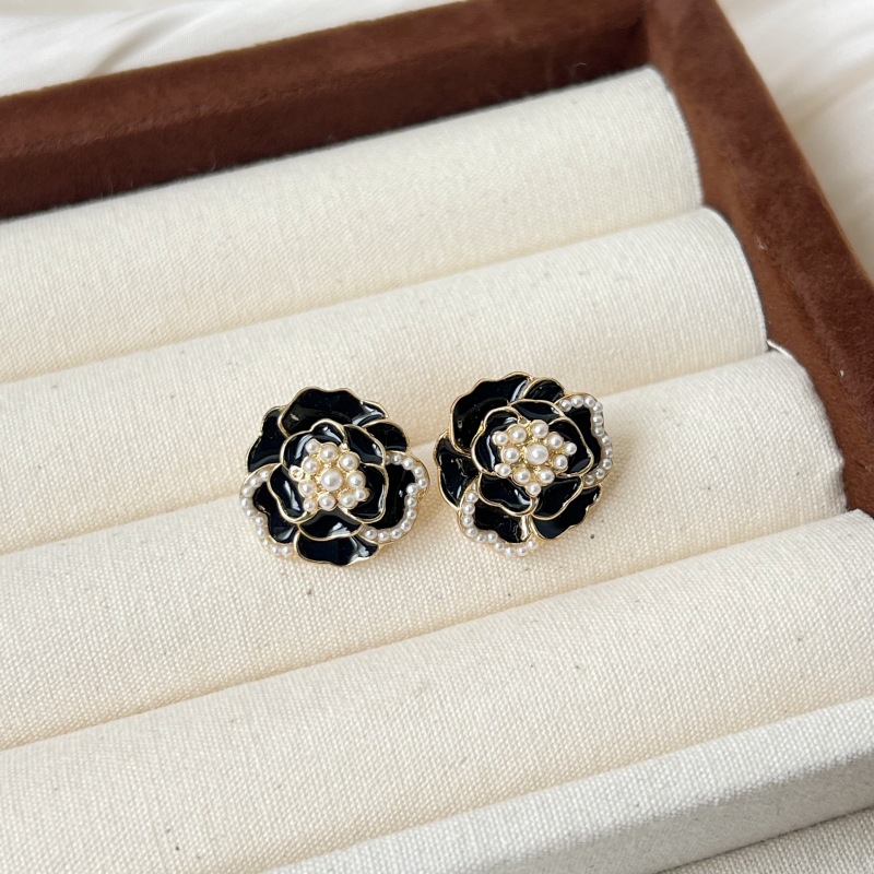 Broche camelia estilo vintage francés con perlas y multicapa_voghion.com