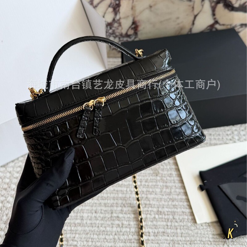 Small Chanel-style crocodile-patterned handbag, leather lunch bag, tote bag, chain bag, shoulder bag, crossbody bag, and backpack with dual straps, LP19 women's bag