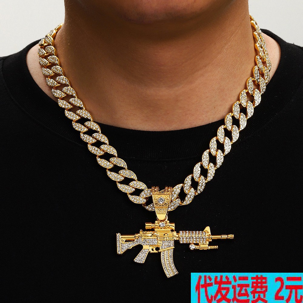 TEMU venta caliente nueva joyería de pistola de diamantes simulación de aleación modelo de arma AK collar de hombre de hip-hop transfronterizo