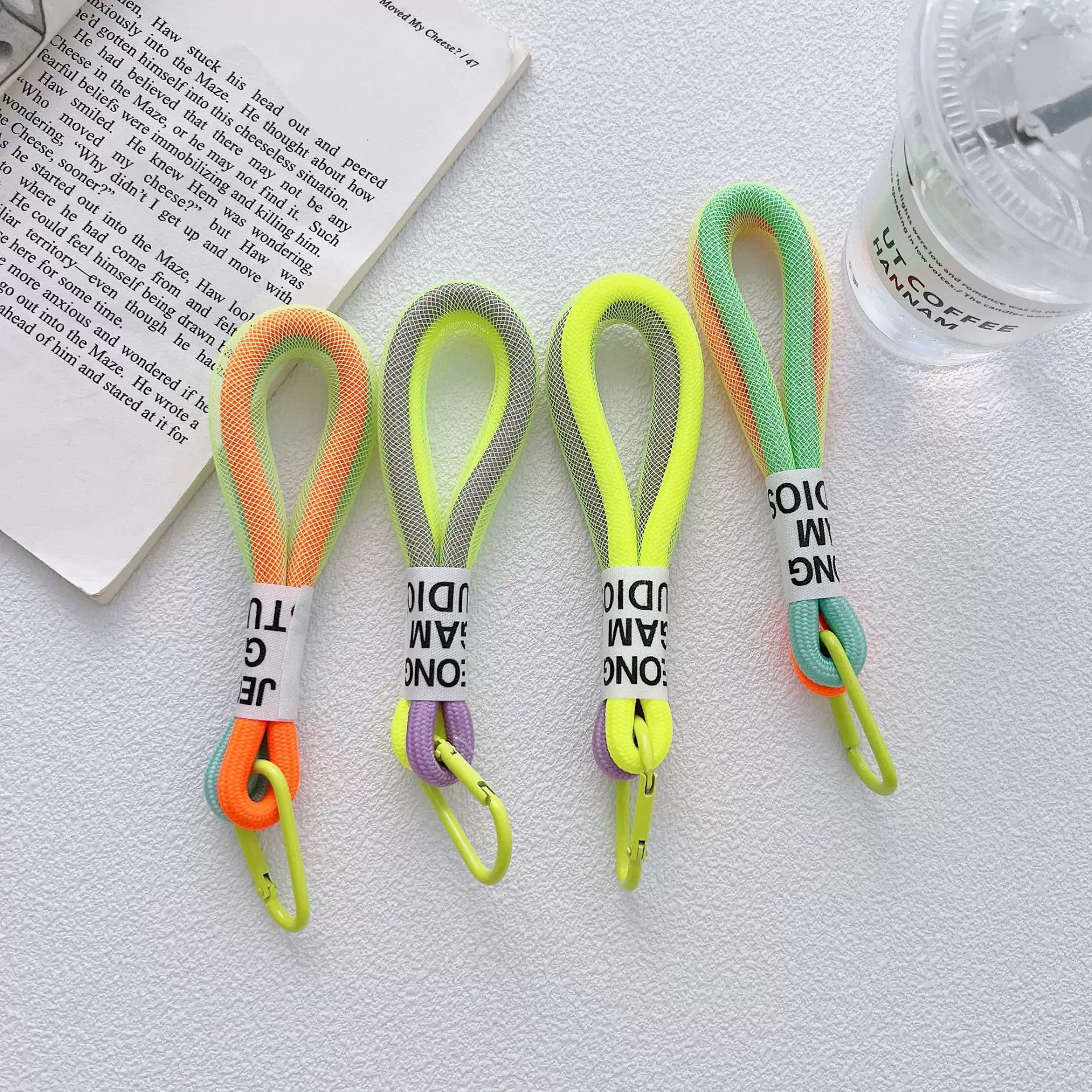 厂家直供韩风挂绳荧光黄色绿色弹簧圈手机壳挂绳适用手机壳挂件